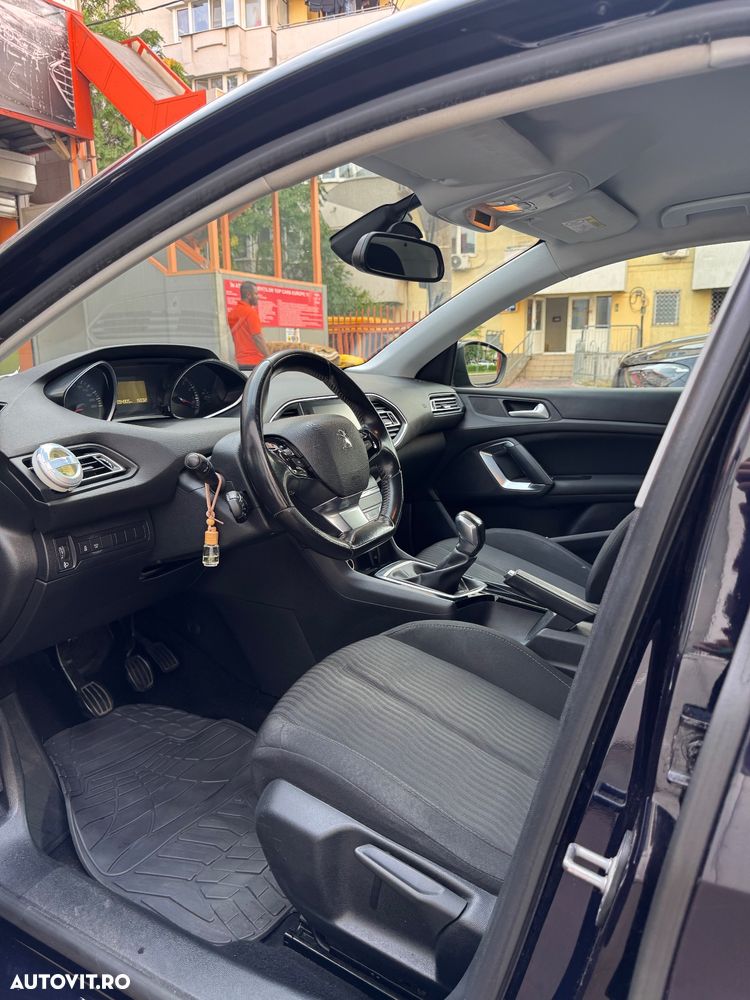 Peugeot 308 1.2 L PureTech Active - 10