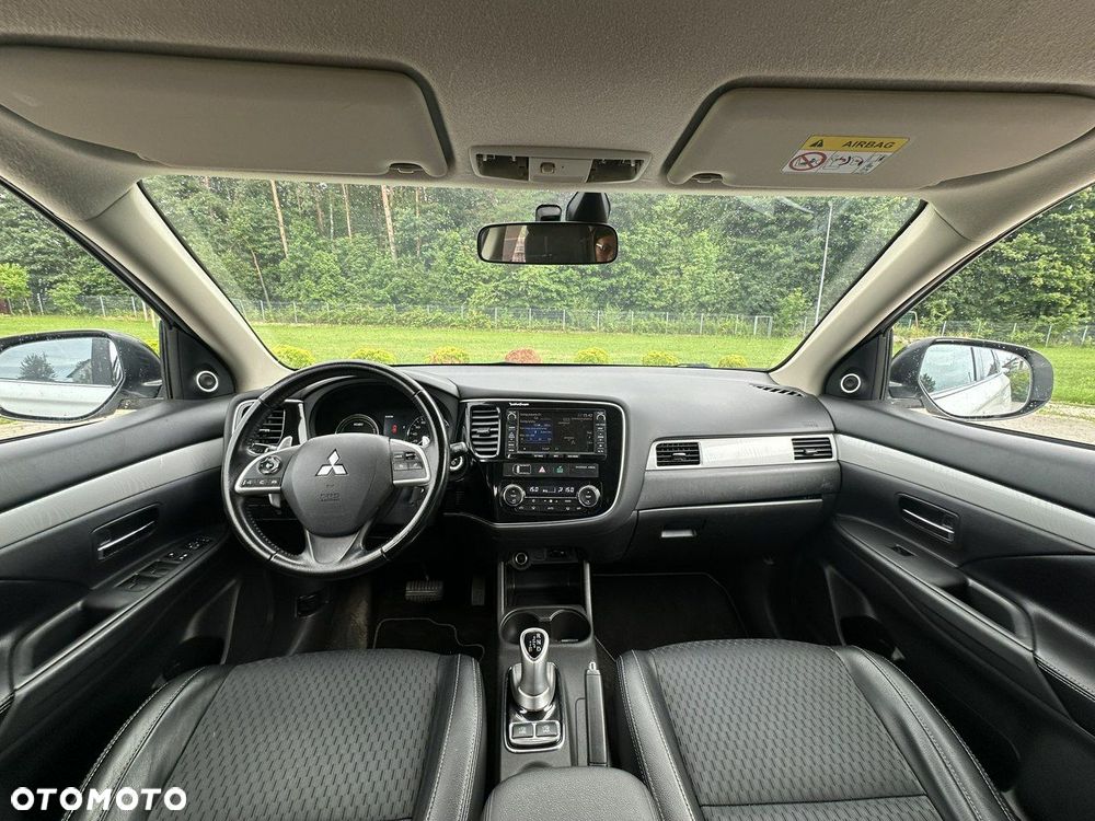 Mitsubishi Outlander - 10
