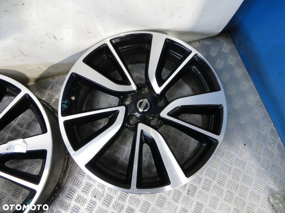 NISSAN X-TRAIL T32 FELGI ALUMINIOWE 7JX19 ET40 5X114,3 14- - 7
