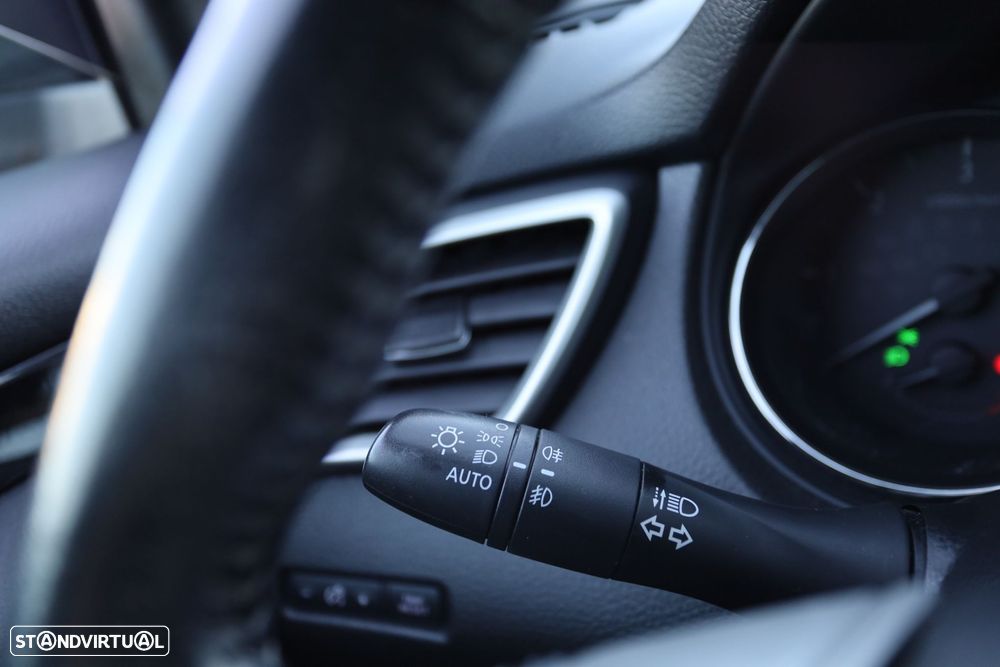 Nissan Qashqai 1.5 dCi N-Connecta 18 - 12