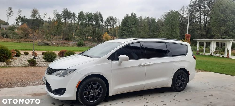 Chrysler Pacifica - 5