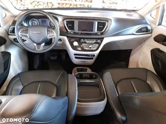 Chrysler Pacifica - 7
