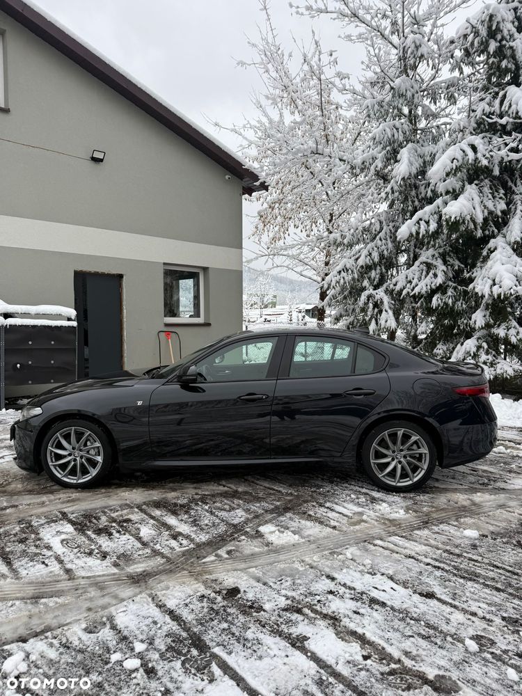 Alfa Romeo Giulia - 10