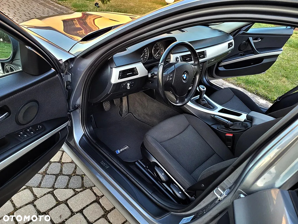 BMW Seria 3 320i - 16