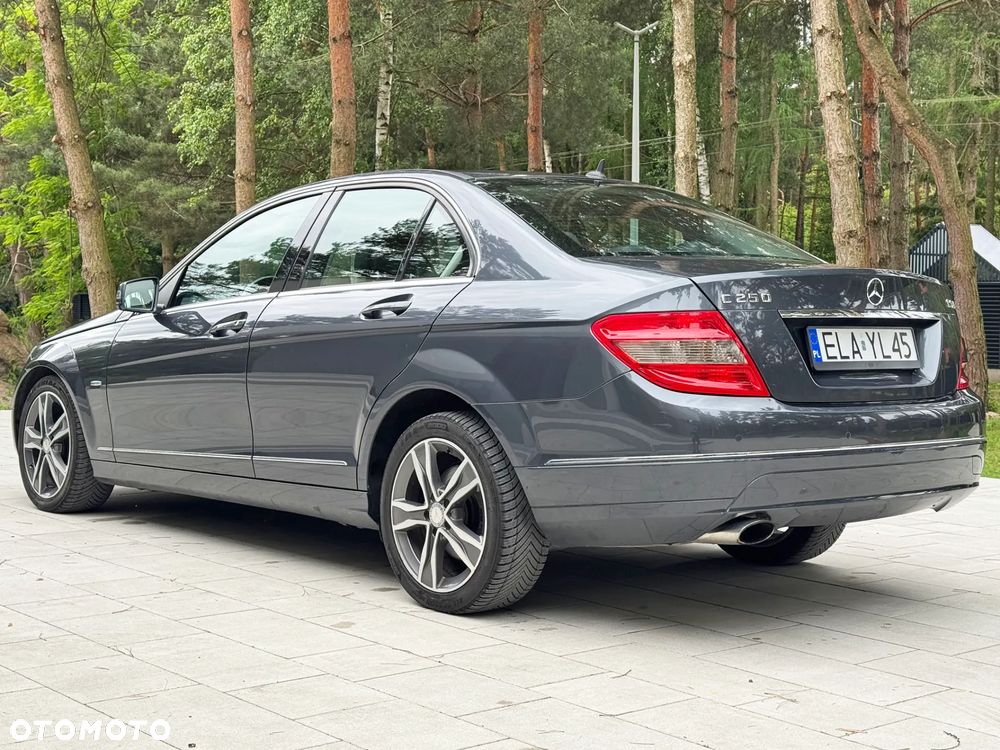 Mercedes-Benz Klasa C 250 CGI Automatik BlueEFFICIENCY Avantgarde - 15