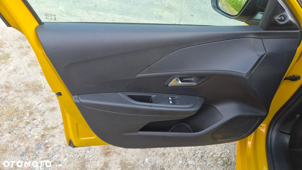 Peugeot 208 - 18