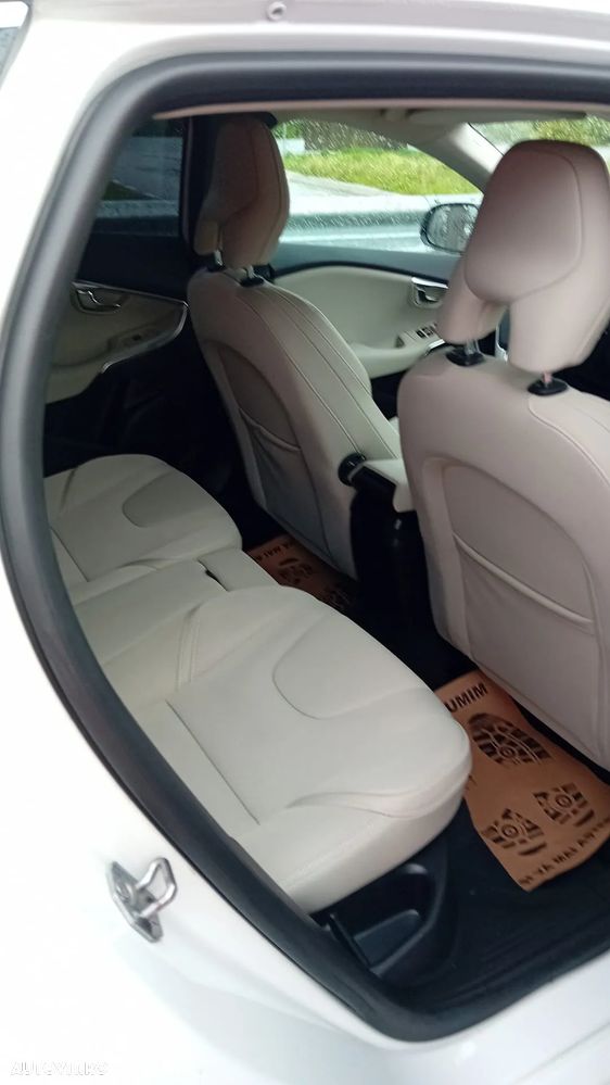 Volvo V40 Cross Country D2 Momentum - 2