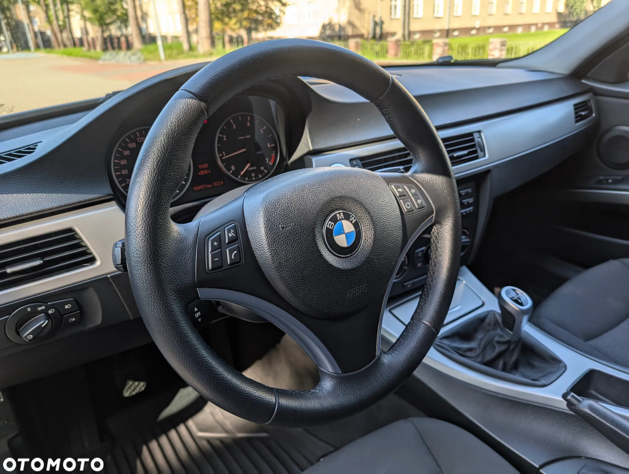 BMW Seria 3 318i Touring - 26