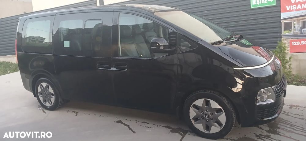 Hyundai Staria - 1