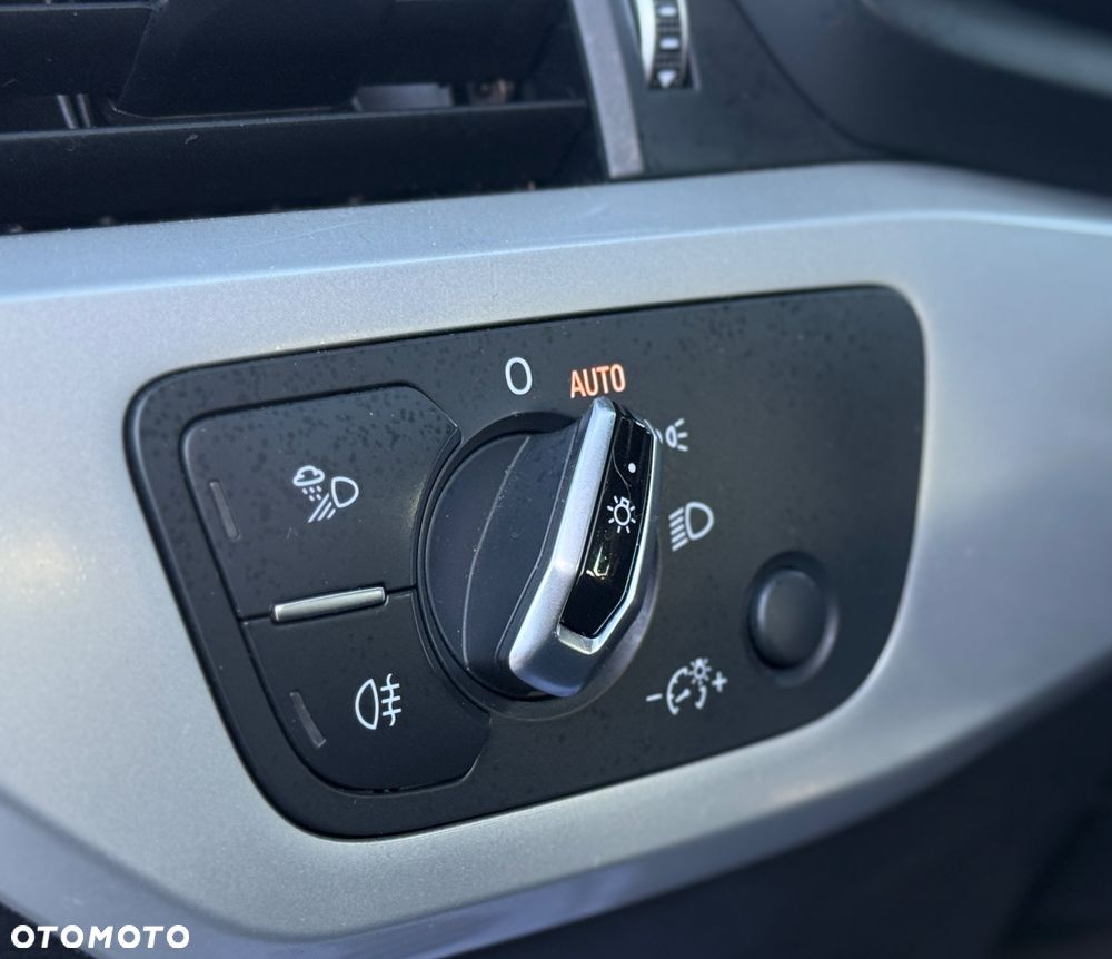 Audi A4 Avant 2.0 TDI ultra S tronic sport - 32