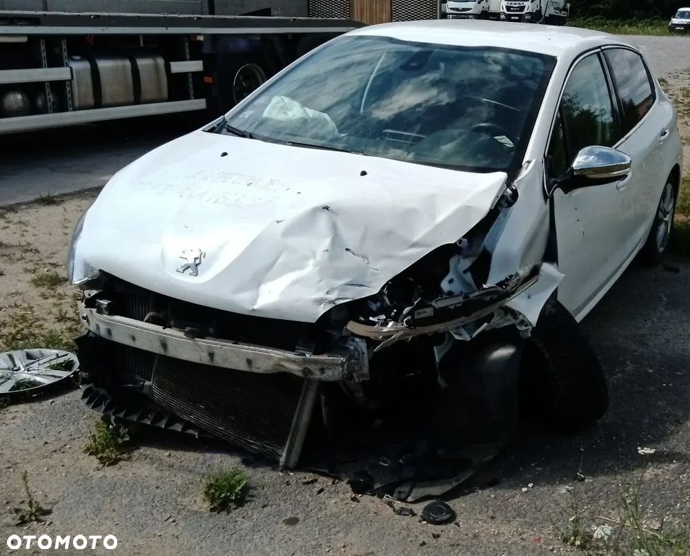 Peugeot 208 PureTech 110 Stop & Start Allure - 3