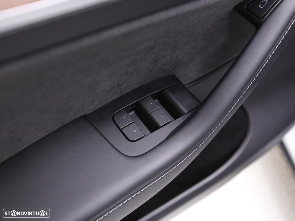 Tesla Model Y RWD - 18