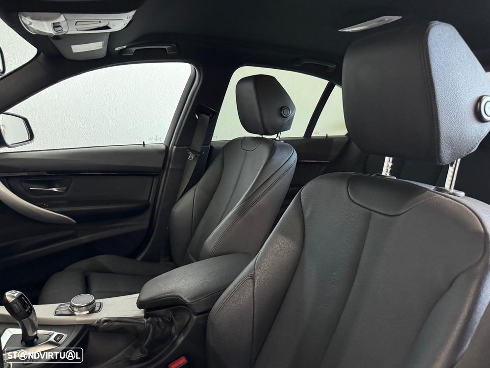 BMW 330 e iPerformance Pack M - 11