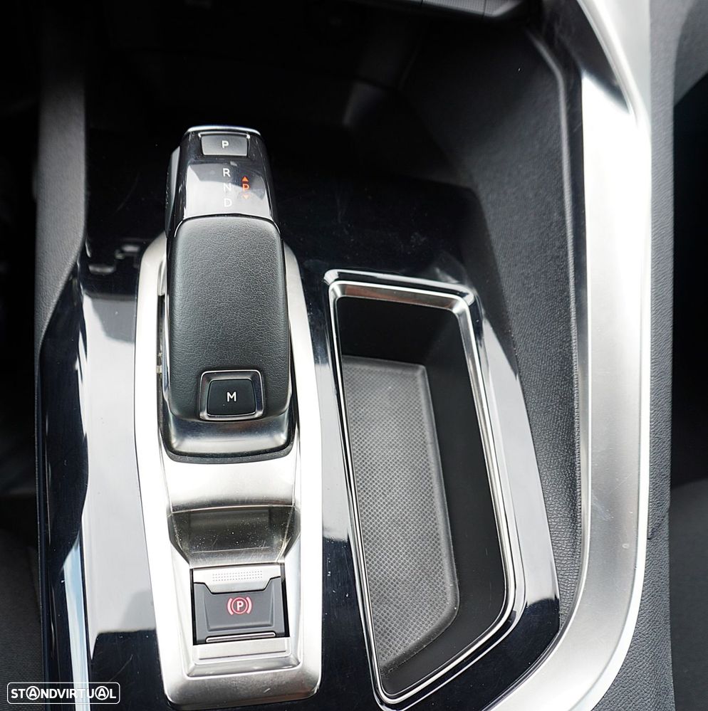 Peugeot 3008 PureTech 130 Stop & Start GPF EAT8 Active — fotografia 23