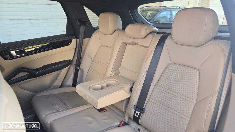 Porsche Cayenne - 18