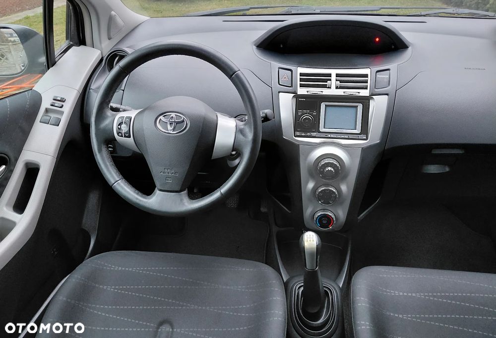 Toyota Yaris 1.3 VVT-i Executive - 19