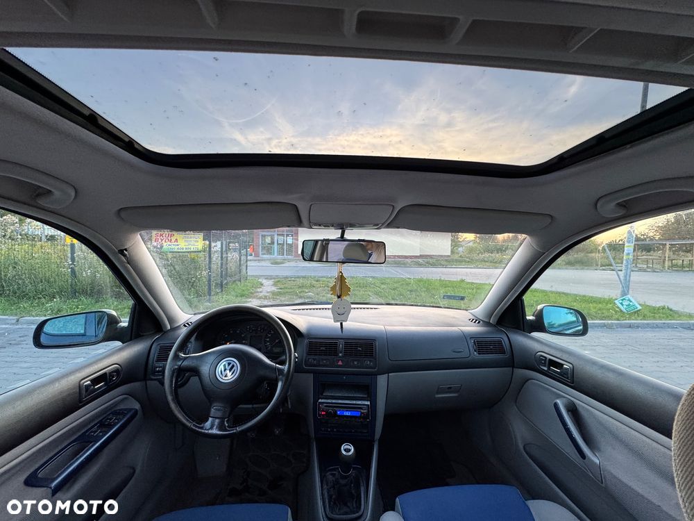 Volkswagen Golf - 1
