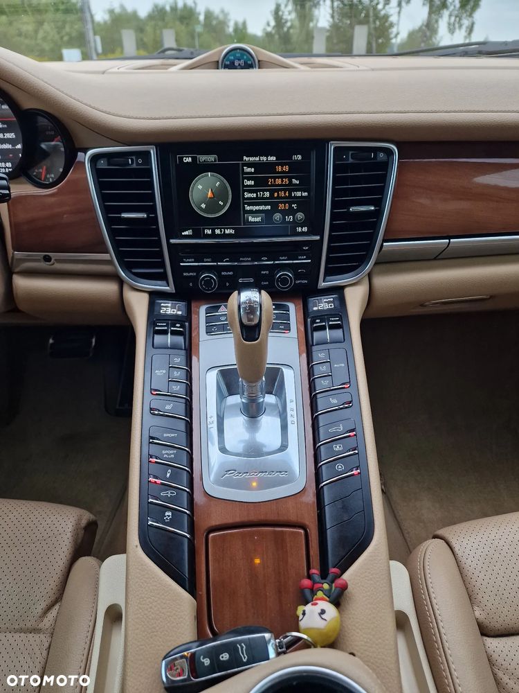 Porsche Panamera 4S PDK - 13