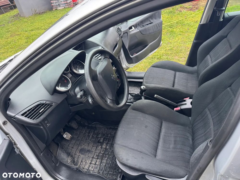 Peugeot 207 1.4 Presence - 14