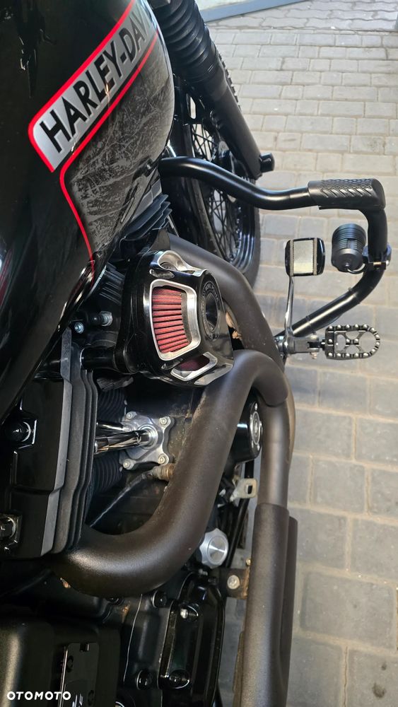 Harley-Davidson Dyna Street Bob - 14