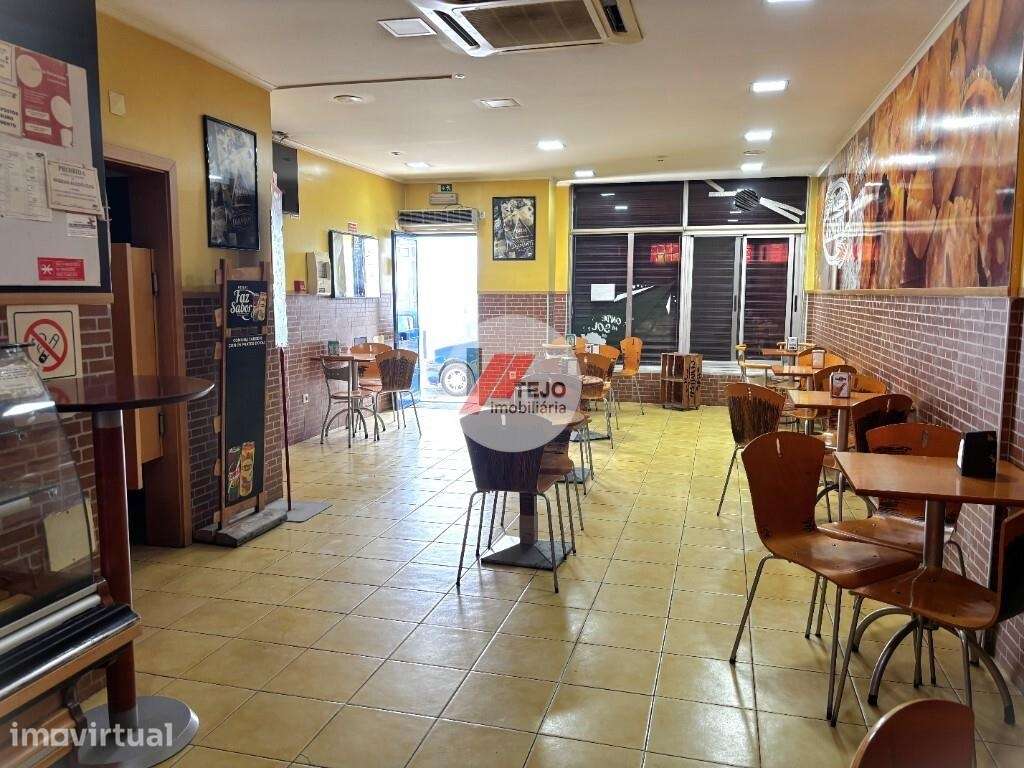 Arrenda I Café/Pastelaria I 108 m2 I Qta Lomba - Grande imagem: 2/21