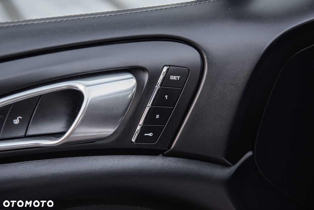 Porsche Cayenne S Diesel Platinum Edition - 17