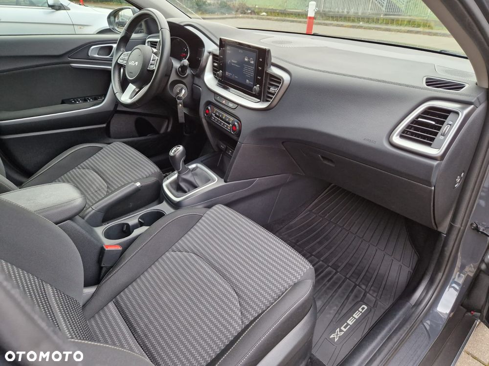 Kia XCeed 1.5 T-GDI M - 30