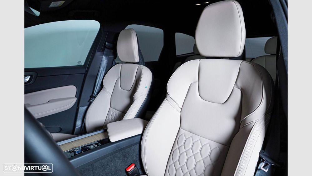 Volvo XC 60 2.0 T6 PHEV Plus Dark AWD - 8