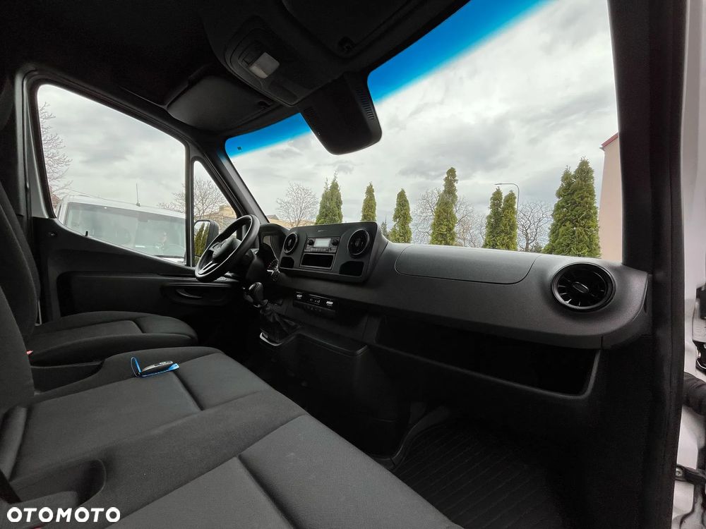 Mercedes-Benz Sprinter 516 - 23
