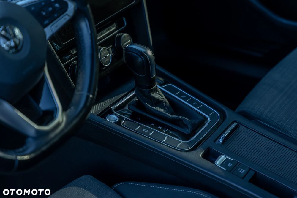 Volkswagen Passat - 13