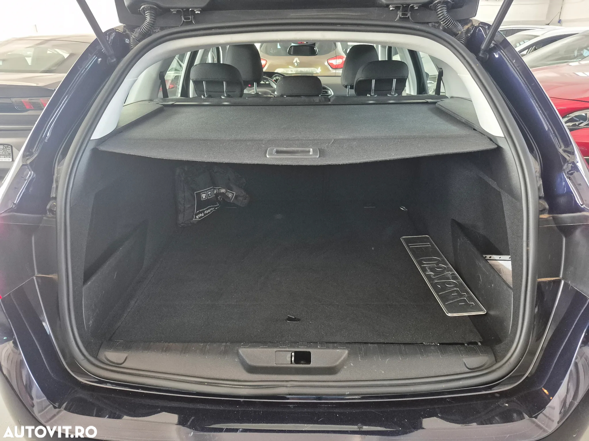 Peugeot 308 1.2 L PureTech Turbo S&S Allure - 12