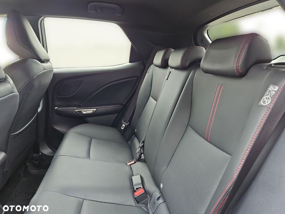 Lexus LBX 1.5 Hybrid Emotion - 23