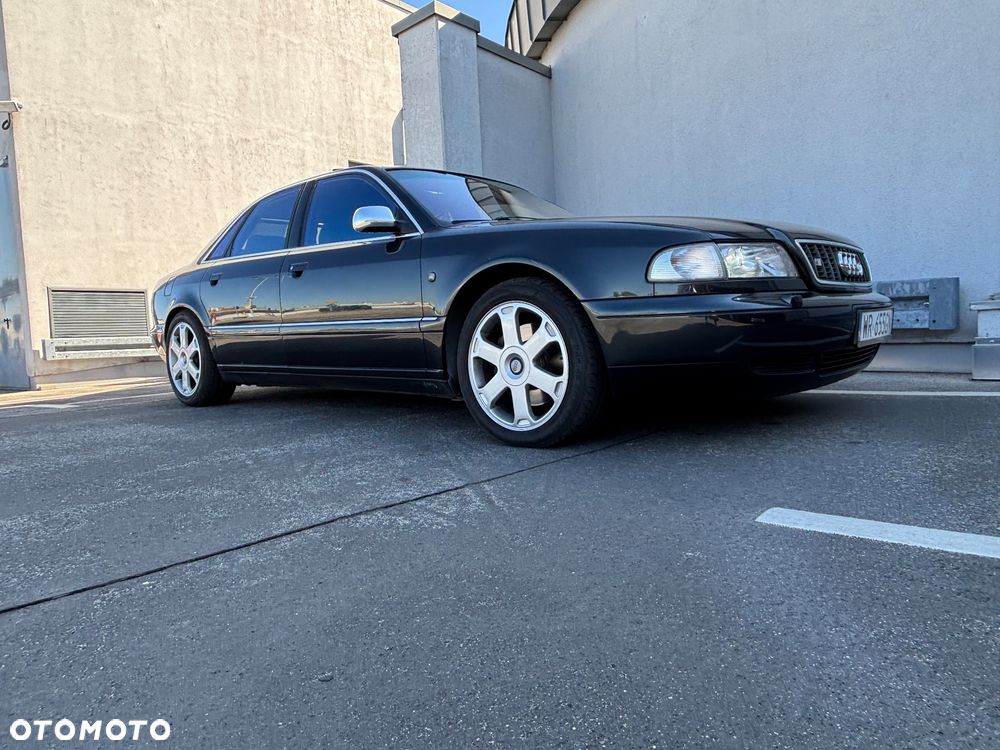 Audi S8 - 2