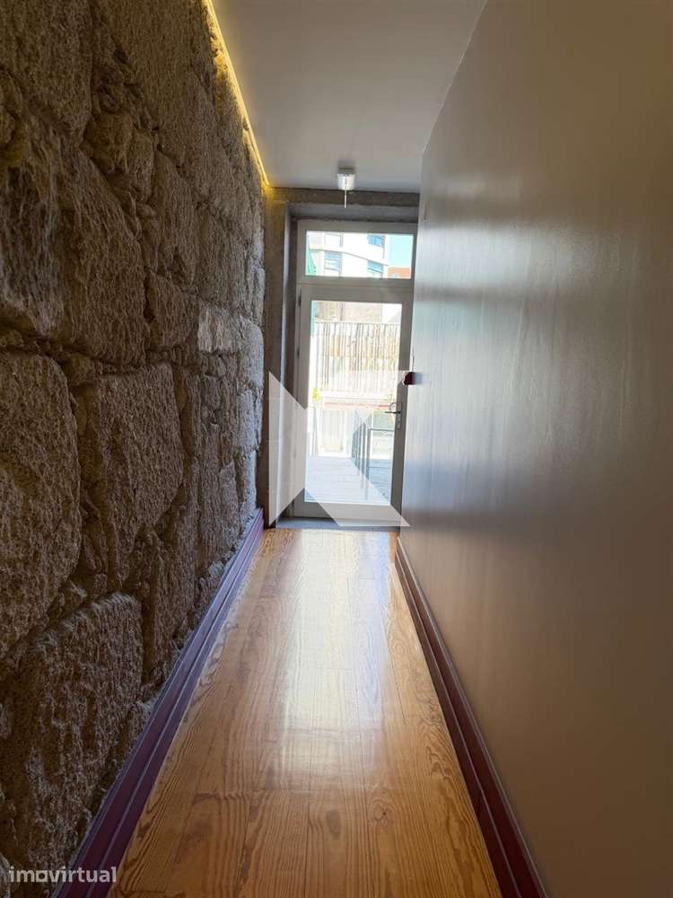 T0 Remodelado com Varanda na Baixa do Porto – Rua do Bonjardim - Grande imagem: 3/21