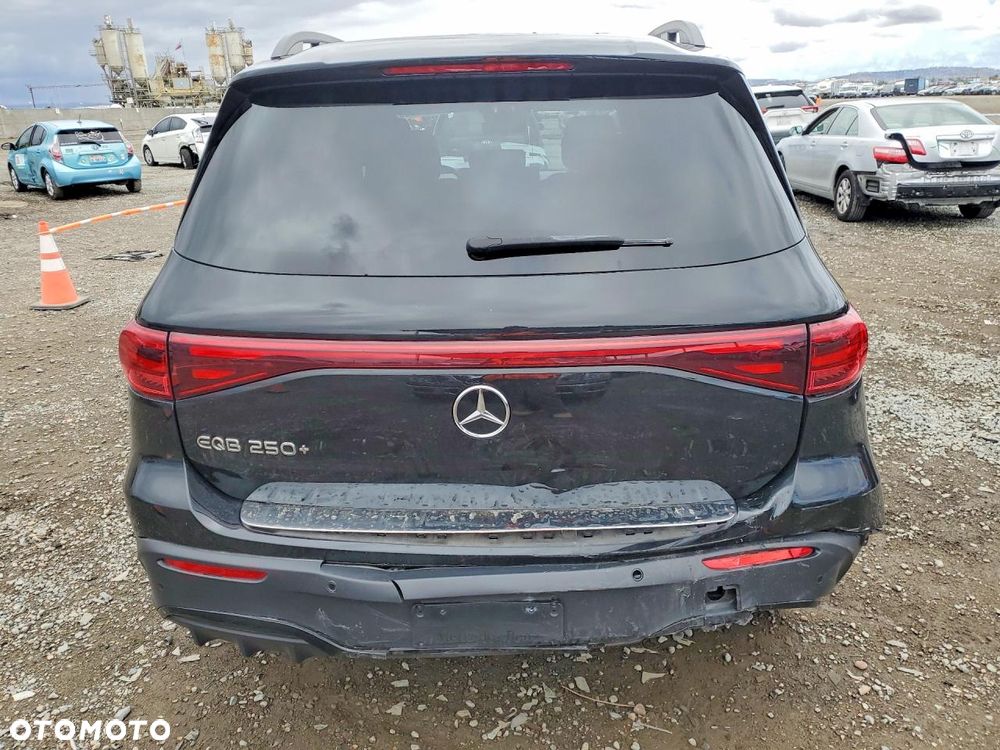 Mercedes-Benz EQB - 7