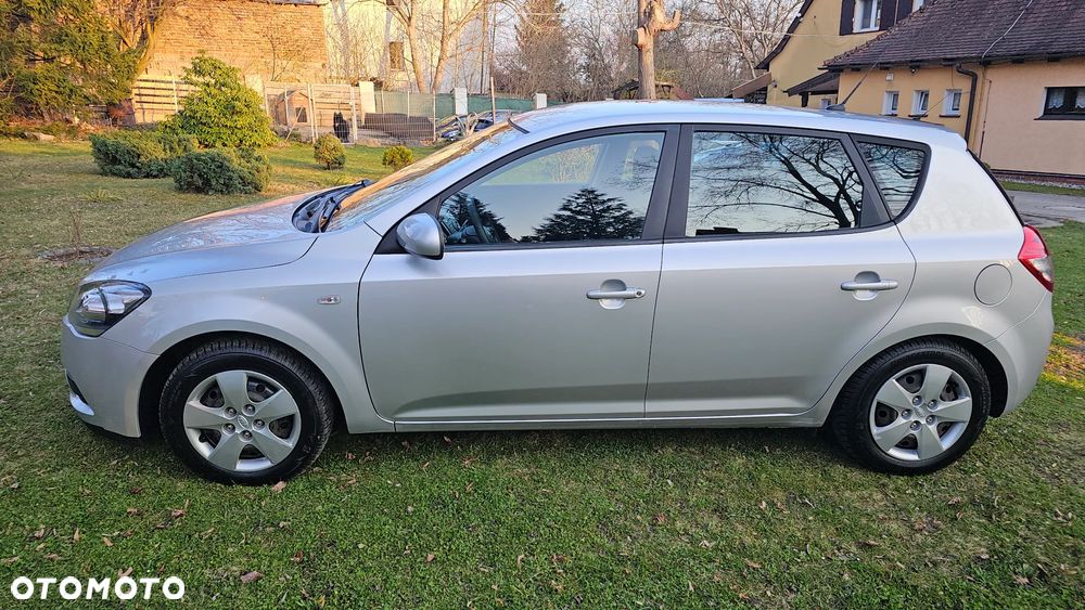 Kia Ceed 1.4 CVVT ISG Attract - 1