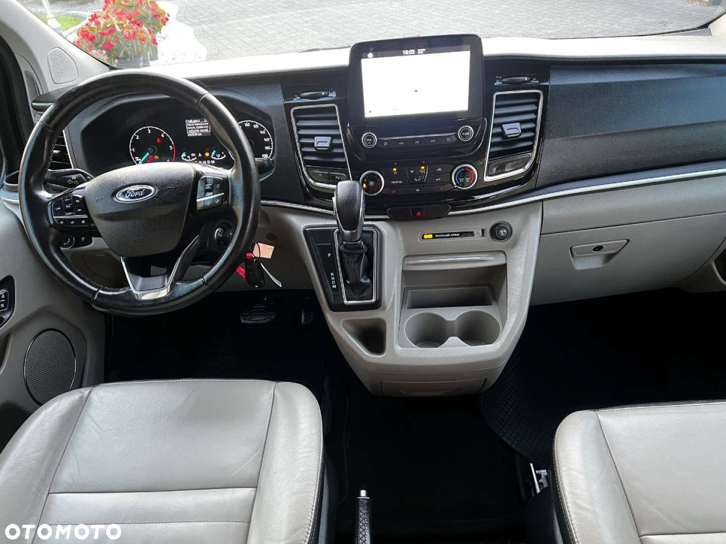 Ford Tourneo Custom - 38