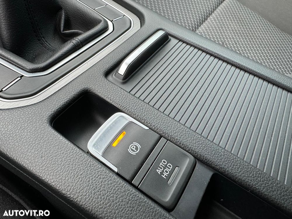 Volkswagen Passat 2.0 TDI (BlueMotion Technology) Comfortline - 16