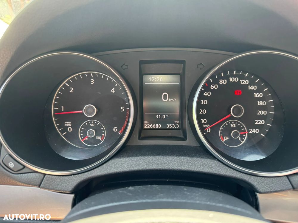 Volkswagen Golf 2.0 TDI DPF Highline - 9