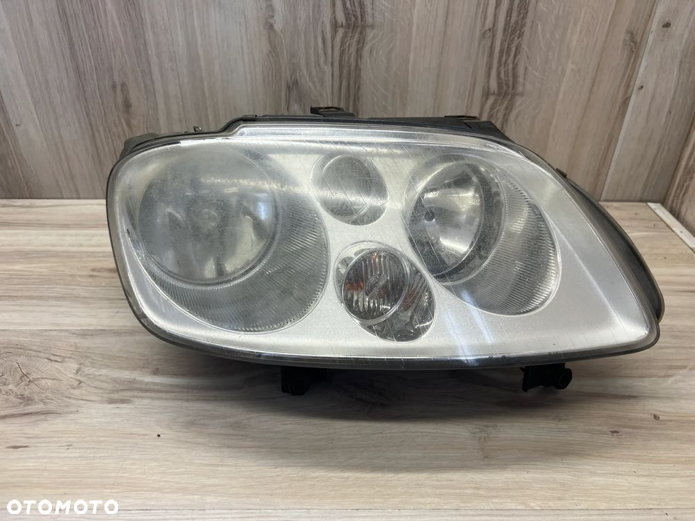 LAMPA REFLEKTOR PRAWY VW TOURAN I EUROPA - 1