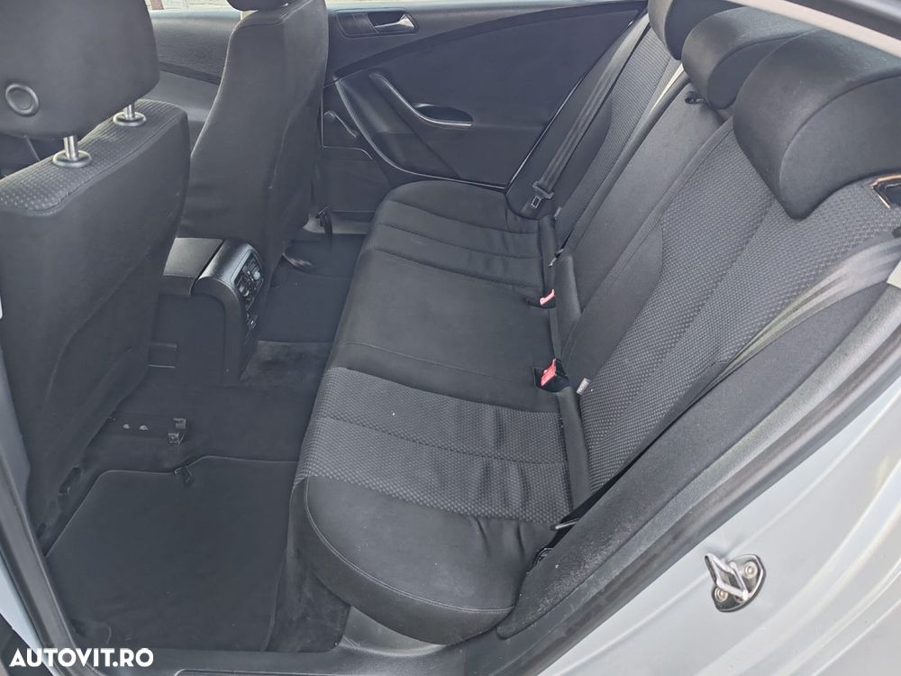 Volkswagen Passat - 11