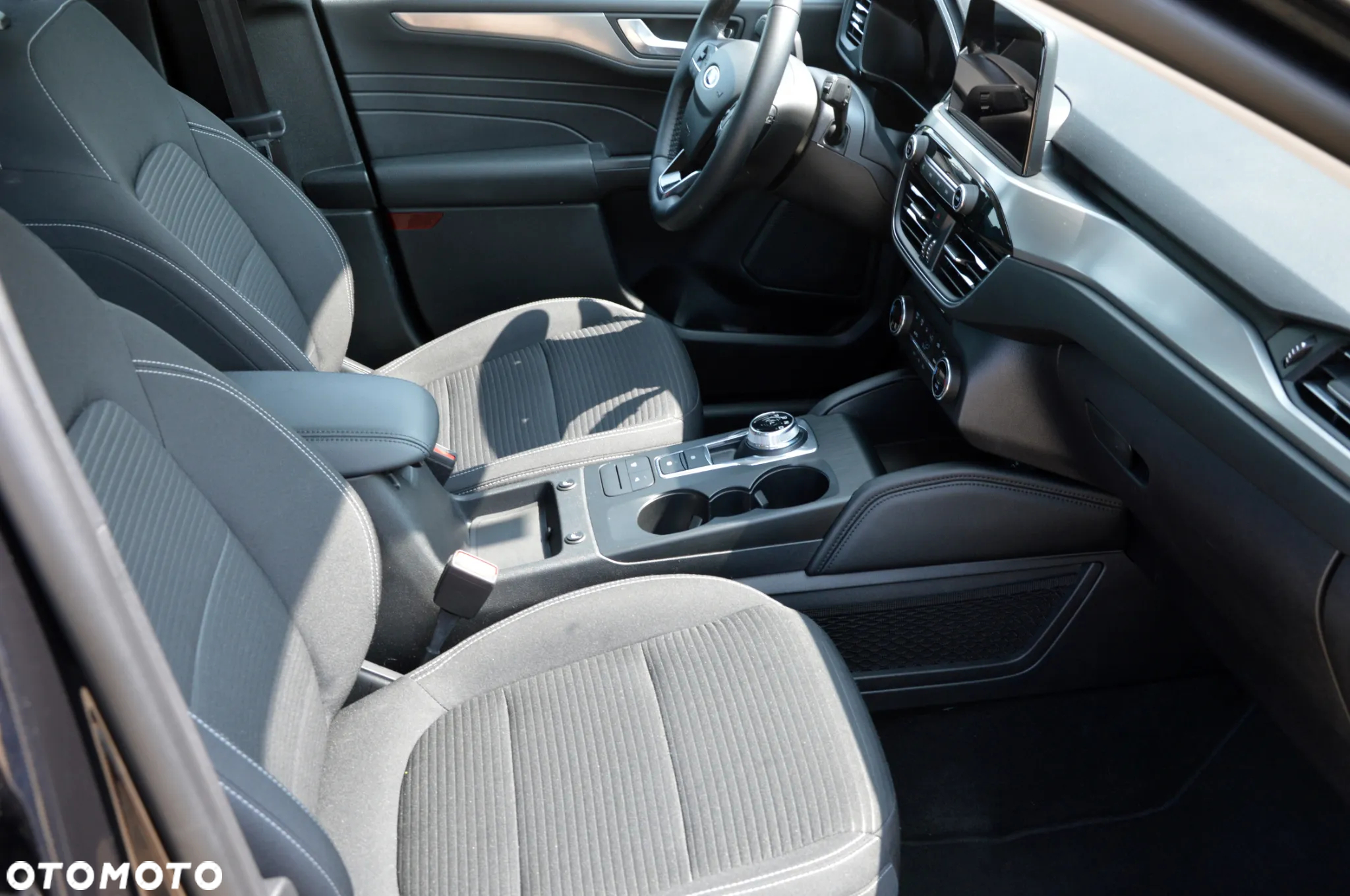 Ford Kuga 2.5 Duratec FHEV TITANIUM - 26