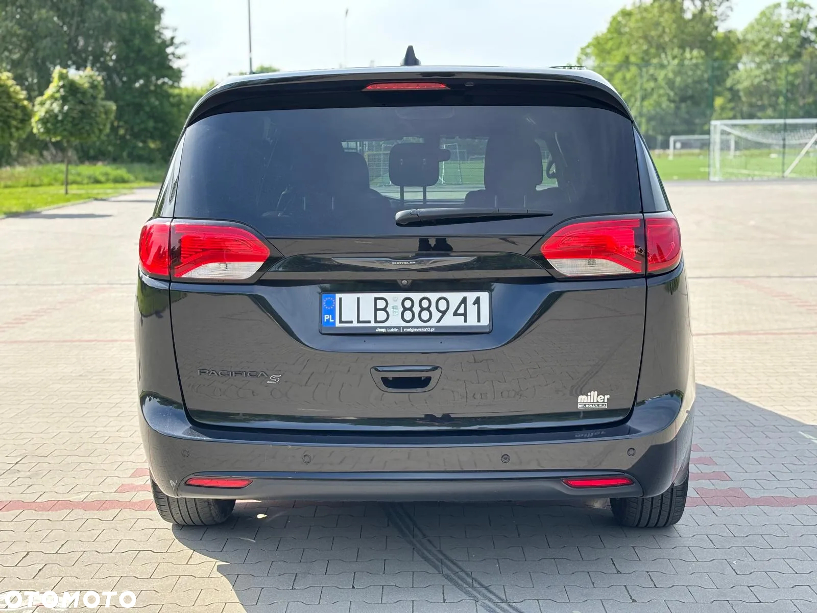 Chrysler Pacifica - 10