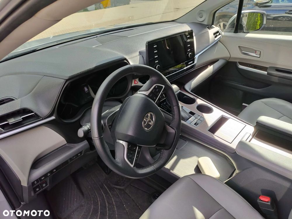 Toyota Sienna - 14