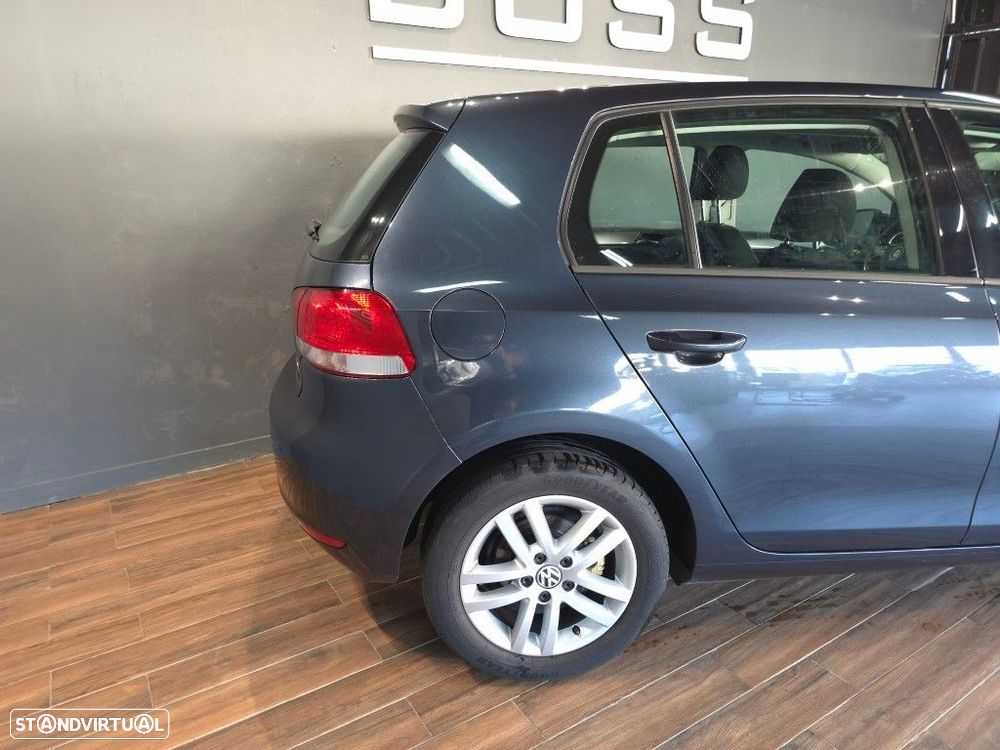 VW Golf 1.6 TDi Trendline BlueMotion - 4