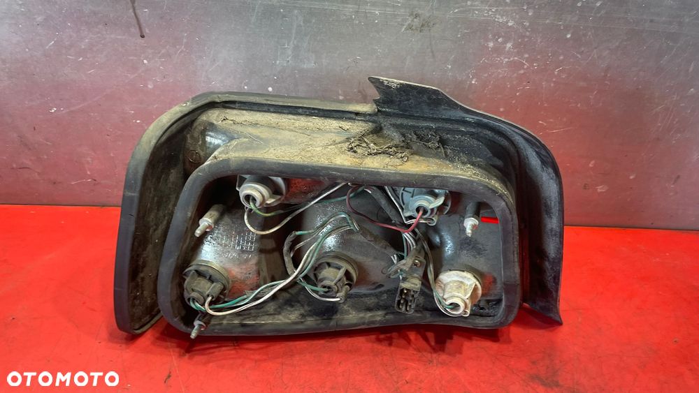 BMW 3 E36 SEDAN LAMPA TYŁ PRAWA TYLNA - 3