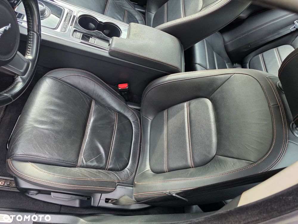Jaguar XE E-Performance Pure - 14