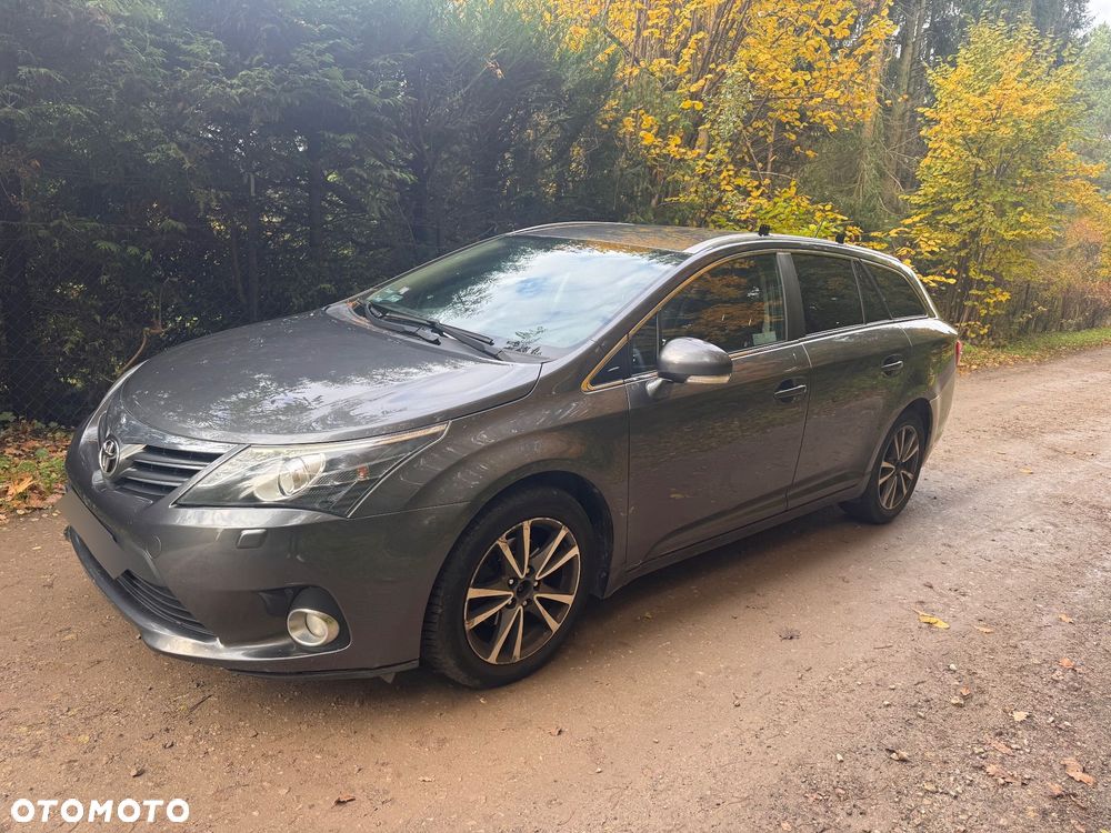 Toyota Avensis 2013 photo 2