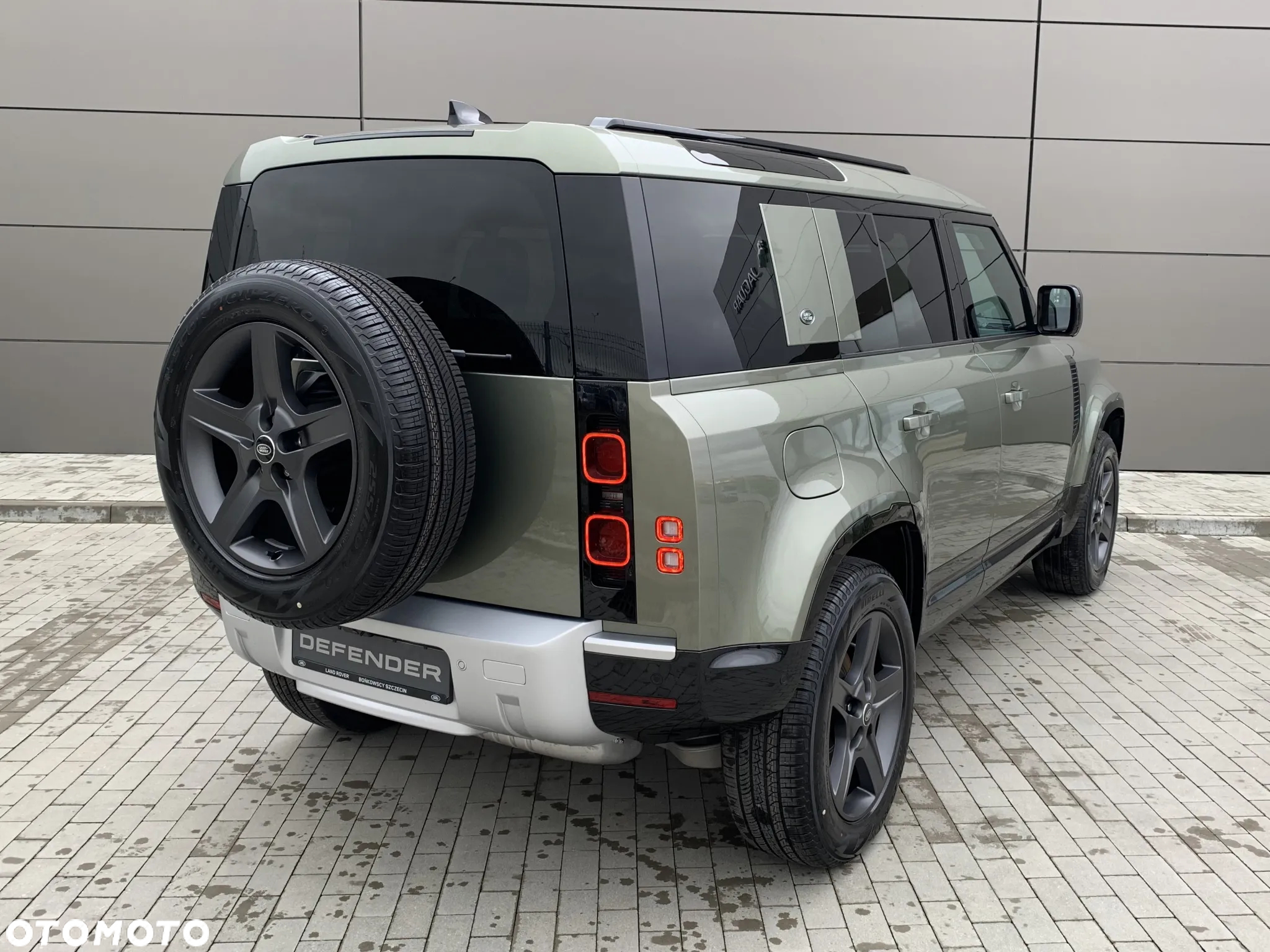 Land Rover Defender 110 D200 SE - 4