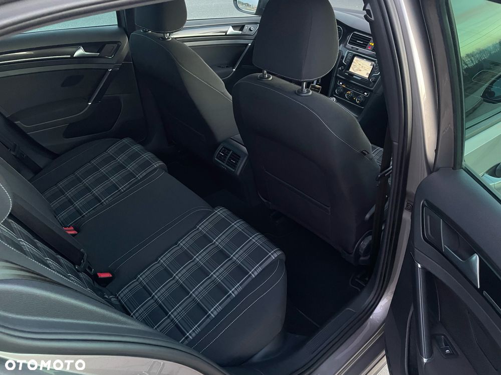 Volkswagen Golf - 12